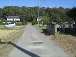 南側より　西側道路付き