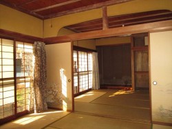 1階　続き間（別角度から）