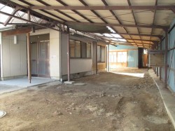 広い屋根下スペース