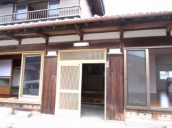 玄関廻りの様子。