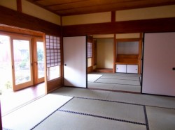 玄関から表座敷をと見て広縁を見ています