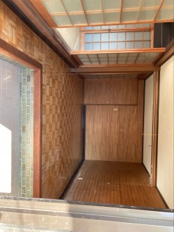 開放的な広い玄関内部